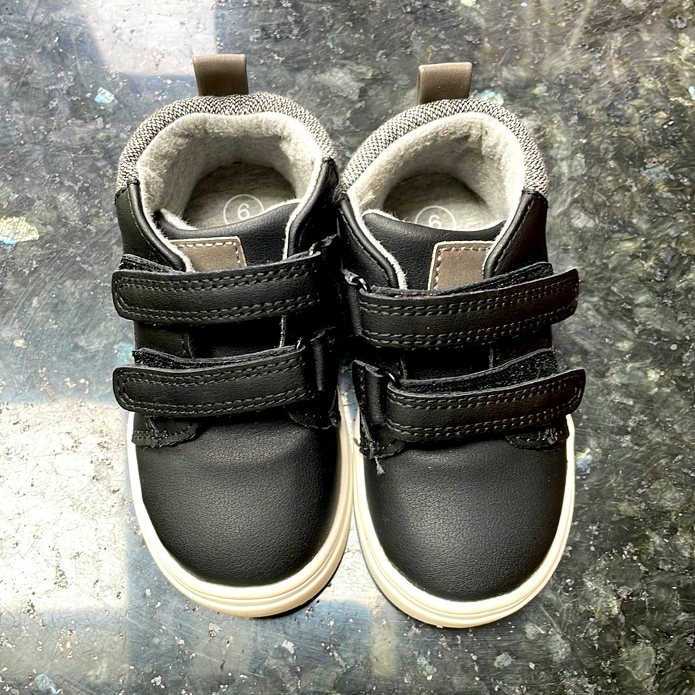 Cat & Jack Boy’s Velcro Sneakers